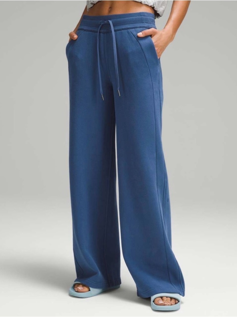 Lululemon Scuba Mid-Rise Wide-Leg Pant *Full Length
Pitch Blue
